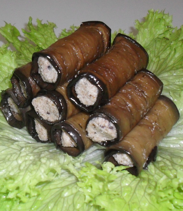 Рулеты из баклажан с орехами